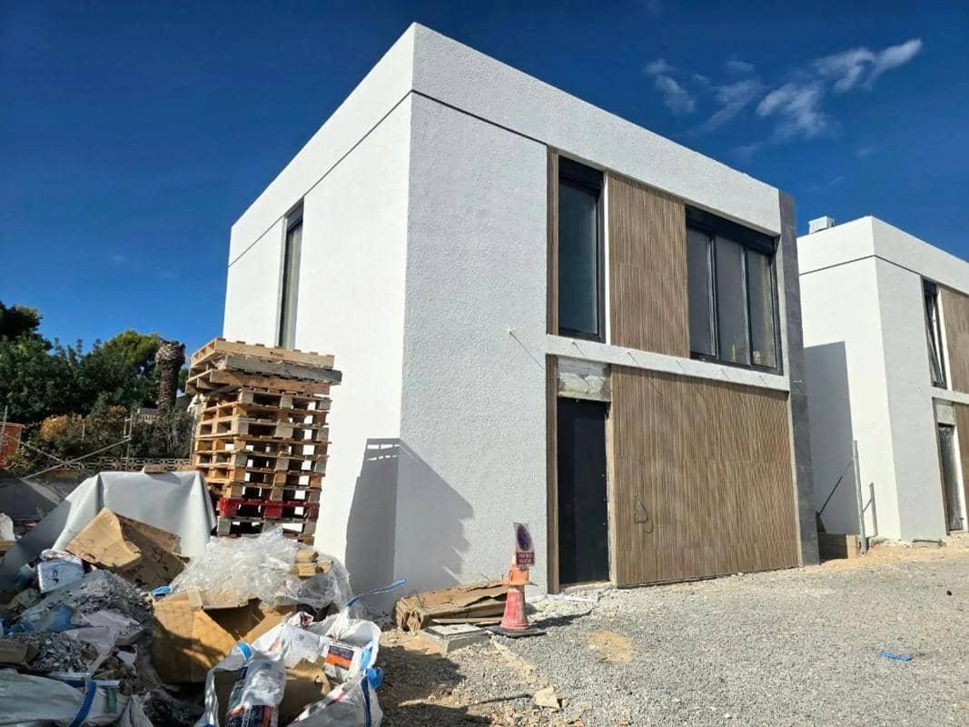 Chalet de 3 habitaciones en La Nucia en venta con piscina - 530.000 € (Ref: 9909251)