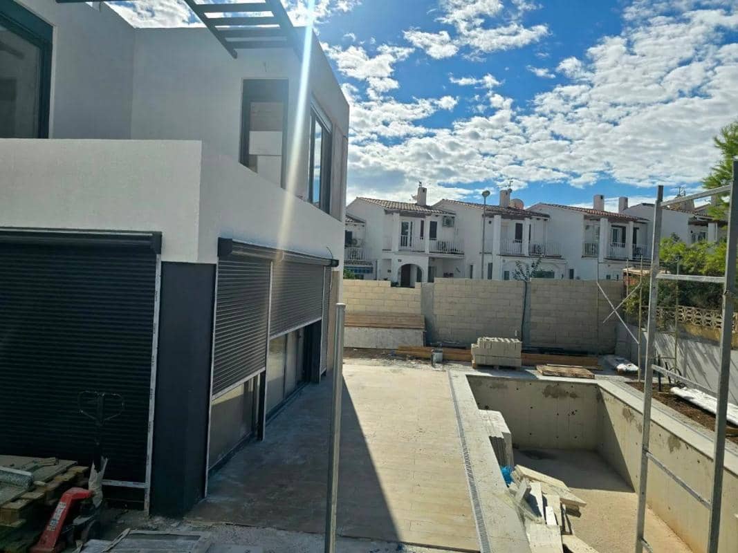 Chalet de 3 habitaciones en La Nucia en venta con piscina - 530.000 € (Ref: 9909251)
