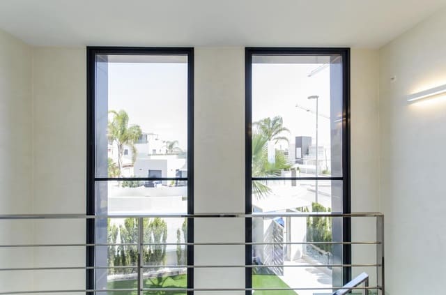 3 Zimmer Villa zu verkaufen in Campoamor, Orihuela mit Pool - 1.195.000 € (Ref: 9909276)