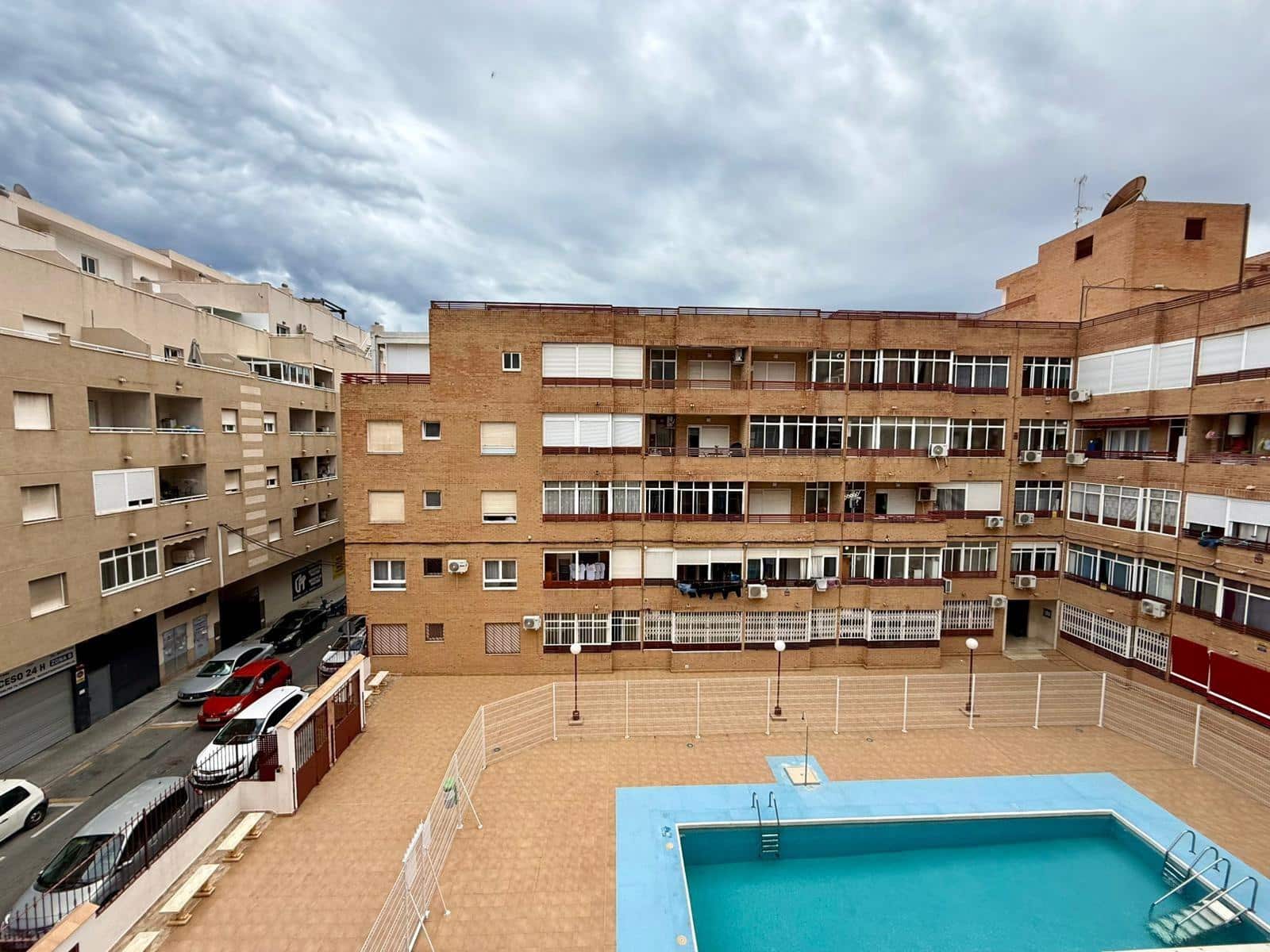 1 soveværelse Lejlighed til salg i Torrevieja med swimmingpool - € 108.900 (Ref: 9909304)