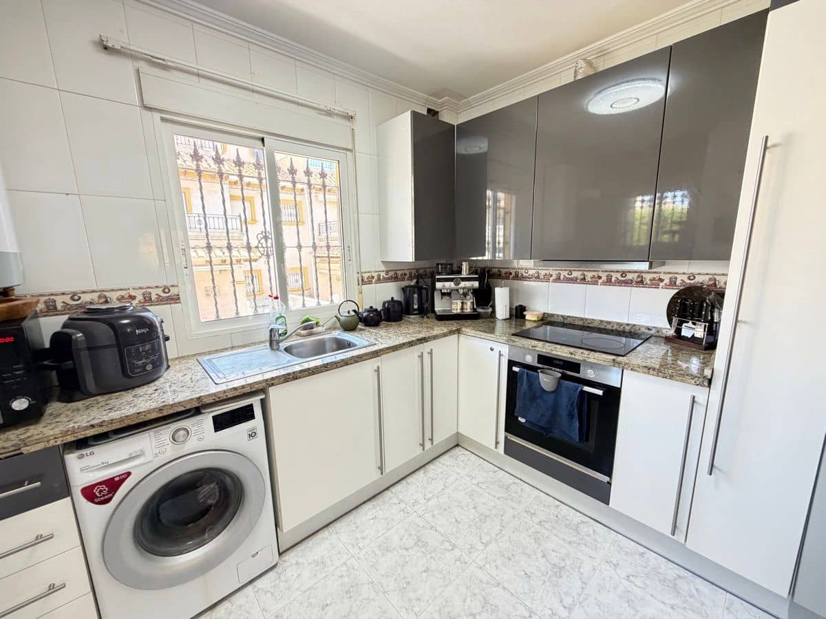 4 chambre Villa/Maison à vendre à Villamartin avec piscine - 399 995 € (Ref: 9909318)