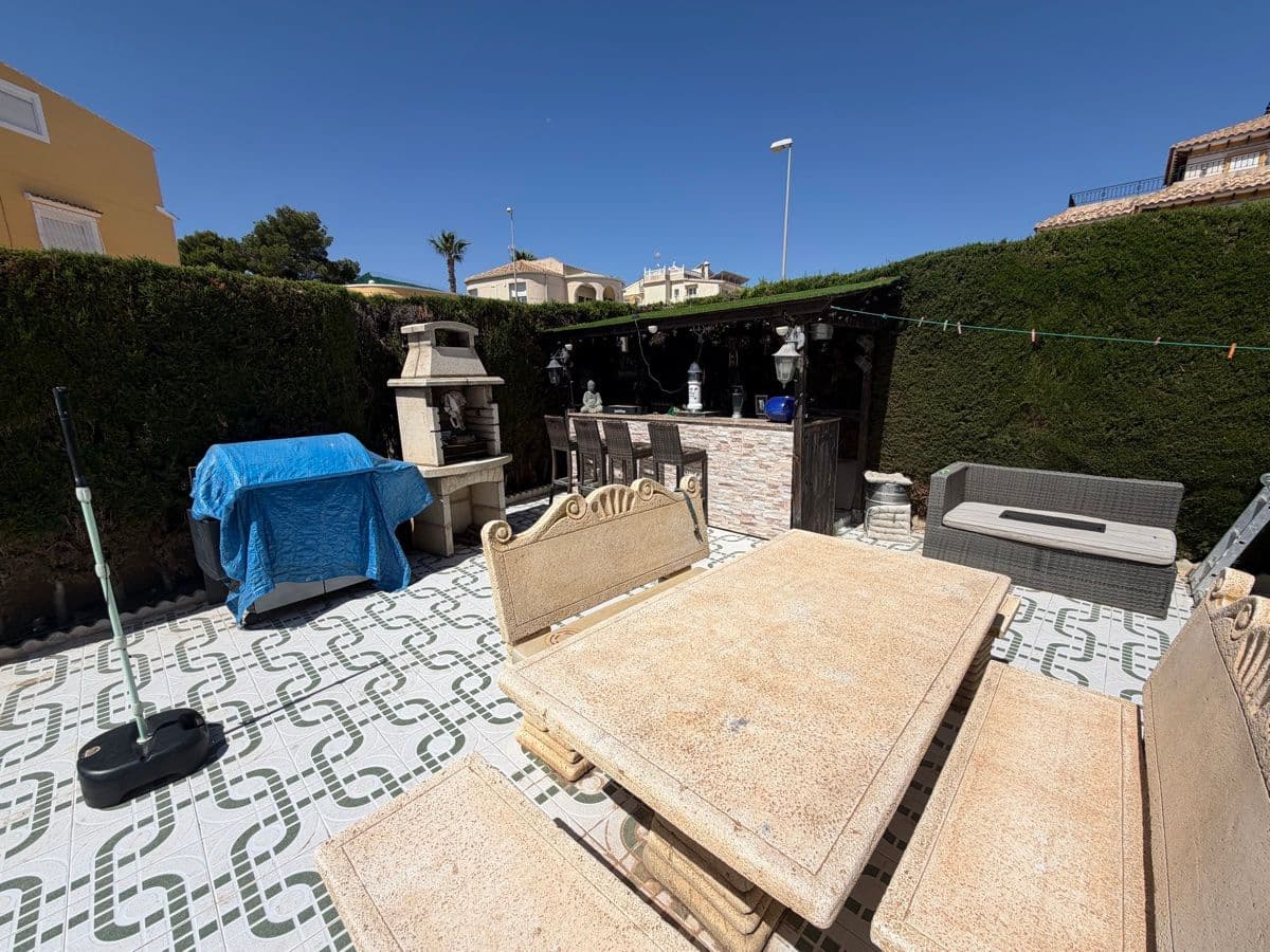 4 chambre Villa/Maison à vendre à Villamartin avec piscine - 399 995 € (Ref: 9909318)