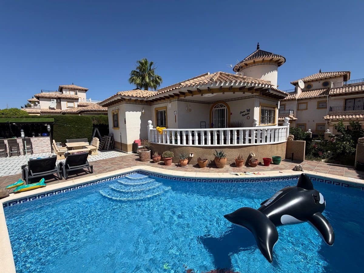 4 chambre Villa/Maison à vendre à Villamartin avec piscine - 399 995 € (Ref: 9909318)