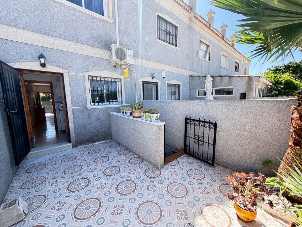 3 Zimmer Haus zu verkaufen in Playa Flamenca mit Pool - 309.000 € (Ref: 9909319)