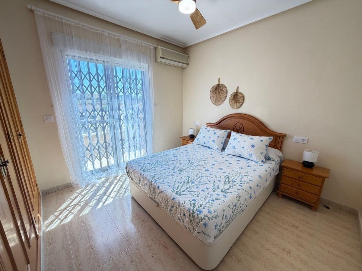 3 Zimmer Haus zu verkaufen in Playa Flamenca mit Pool - 309.000 € (Ref: 9909319)