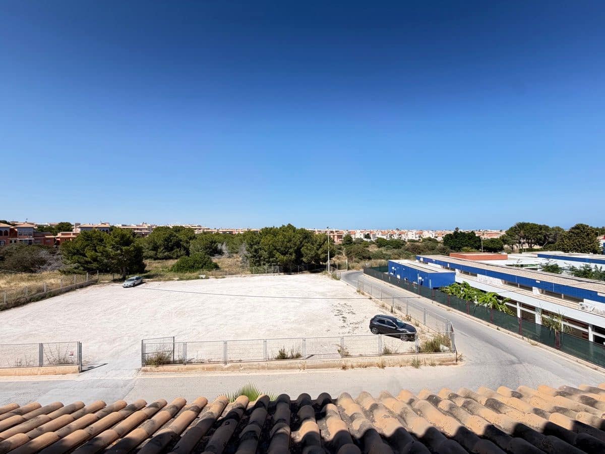 3 Zimmer Haus zu verkaufen in Playa Flamenca mit Pool - 309.000 € (Ref: 9909319)