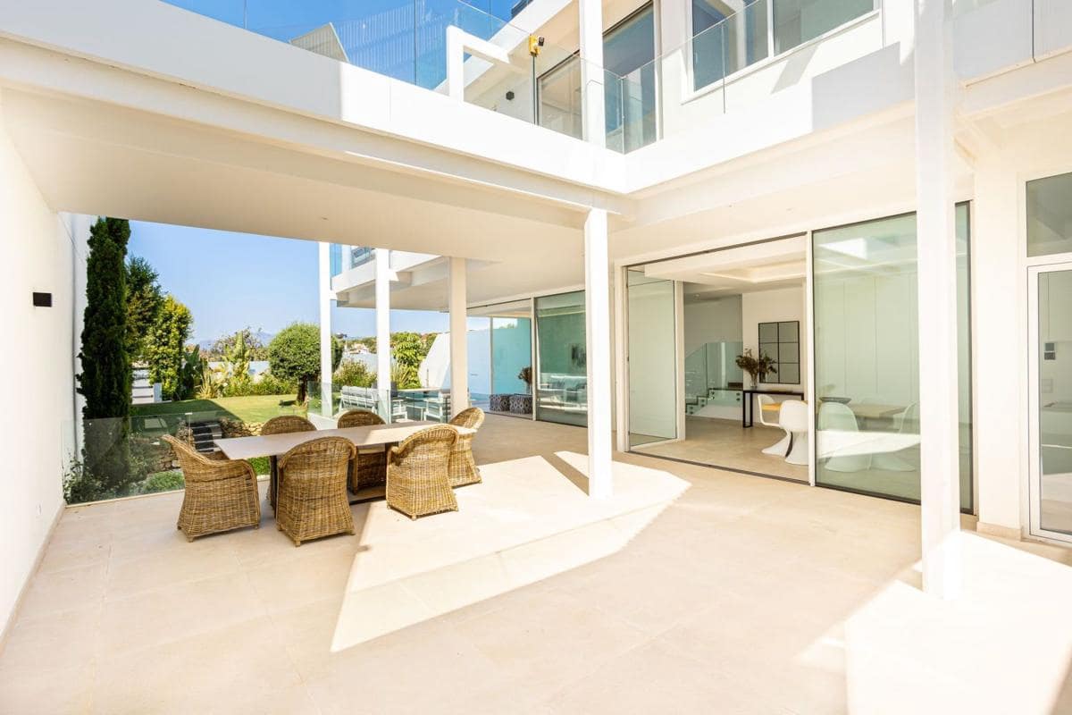 Casa de 4 habitaciones en Marbella en venta con piscina garaje - 1.890.000 € (Ref: 9909548)