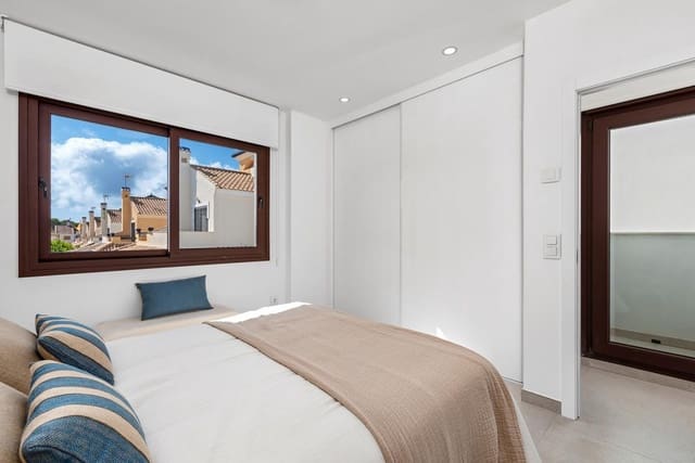 3 soveværelse Villa til salg i Mil Palmeras, Pilar de la Horadada med swimmingpool - € 559.900 (Ref: 9909554)
