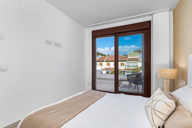 3 soveværelse Villa til salg i Mil Palmeras, Pilar de la Horadada med swimmingpool - € 559.900 (Ref: 9909554)