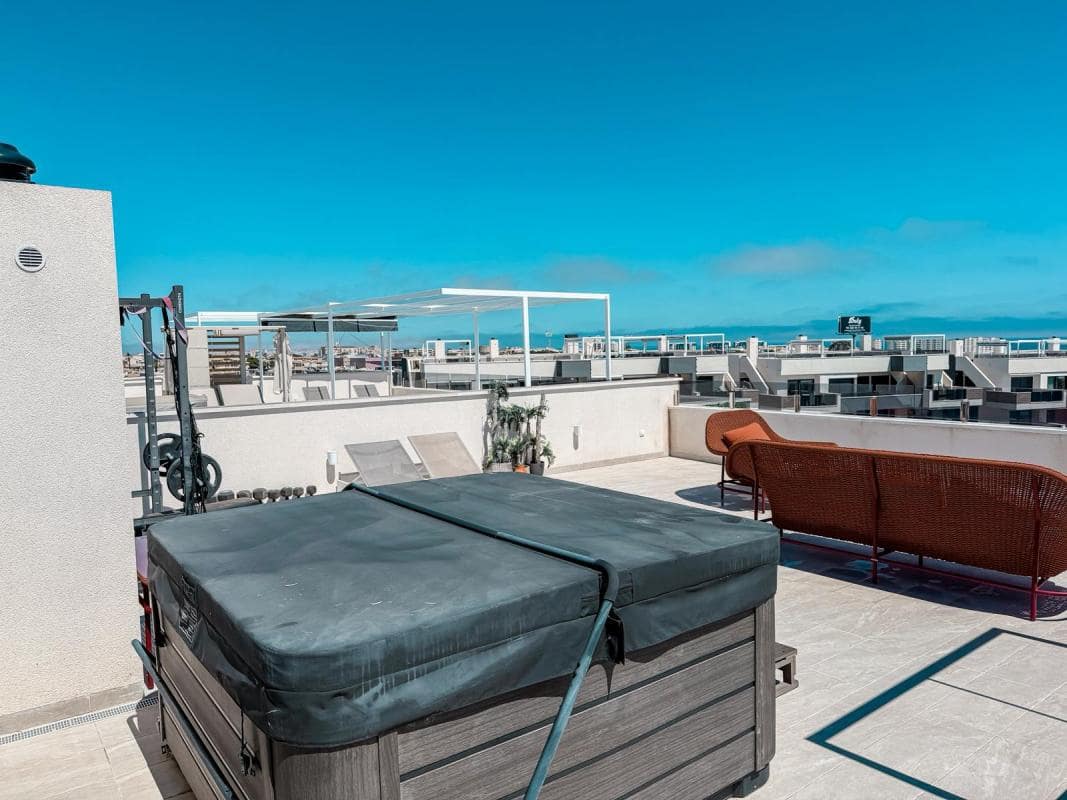 2 slaapkamer Appartement te koop in Orihuela met zwembad - € 575.000 (Ref: 9911328)