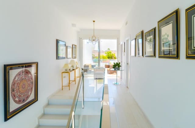 4 soveværelse Villa til salg i Monte Faro - Altomar II, Santa Pola med swimmingpool - € 805.000 (Ref: 9912004)