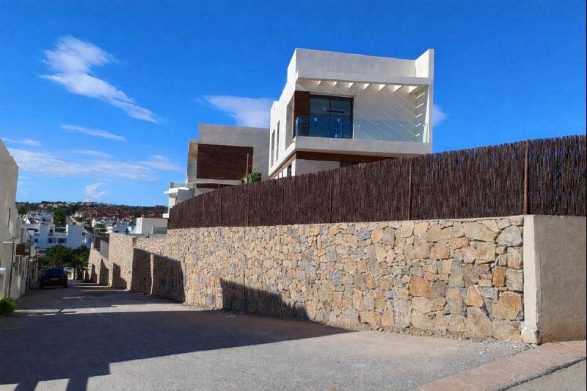 Chalet de 3 habitaciones en Orihuela en venta con piscina - 540.000 € (Ref: 9912036)