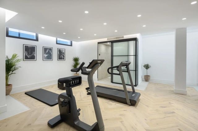 5 sypialnia Willa na sprzedaż w La Quinta, Benahavís z basenem garażem - 4 900 000 € (Ref: 9913466)