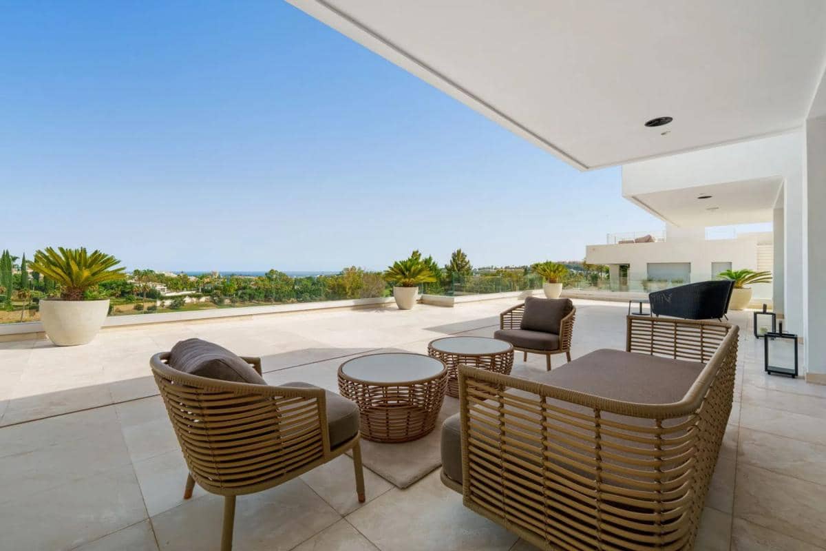 5 bedroom Villa for sale in Marbella with pool garage - € 4,595,000 (Ref: 9913467)