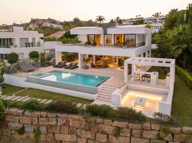 5 bedroom Villa for sale in Los Naranjos, Marbella with pool garage - € 4,595,000 (Ref: 9913467)
