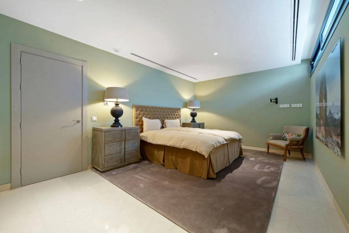 5 bedroom Villa for sale in Marbella with pool garage - € 4,595,000 (Ref: 9913467)