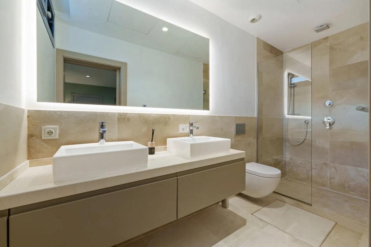 5 bedroom Villa for sale in Marbella with pool garage - € 4,595,000 (Ref: 9913467)