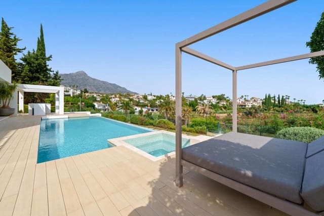 5 bedroom Villa for sale in Los Naranjos, Marbella with pool garage - € 4,595,000 (Ref: 9913467)