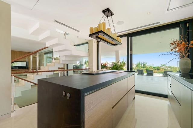 5 bedroom Villa for sale in Los Naranjos, Marbella with pool garage - € 4,595,000 (Ref: 9913467)