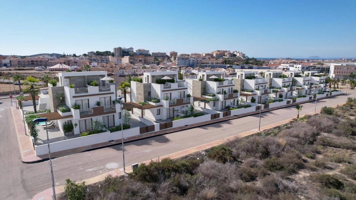 Casa de 3 habitaciones en Puerto de Mazarron en venta con piscina garaje - 287.000 € (Ref: 9913469)