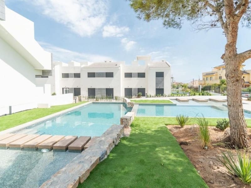 3 chambre Bungalow à vendre à Torrevieja avec piscine - 330 000 € (Ref: 9913610)