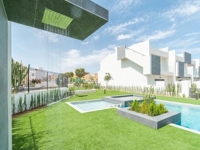 3 chambre Bungalow à vendre à Torrevieja avec piscine - 330 000 € (Ref: 9913610)