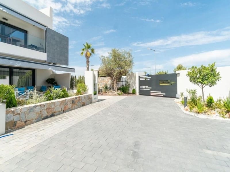 3 chambre Bungalow à vendre à Torrevieja avec piscine - 330 000 € (Ref: 9913610)