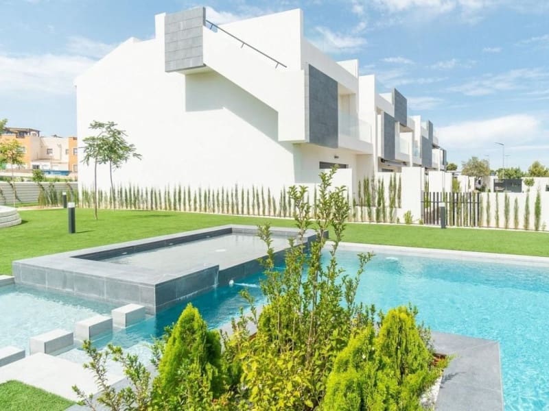 3 chambre Bungalow à vendre à Torrevieja avec piscine - 330 000 € (Ref: 9913610)