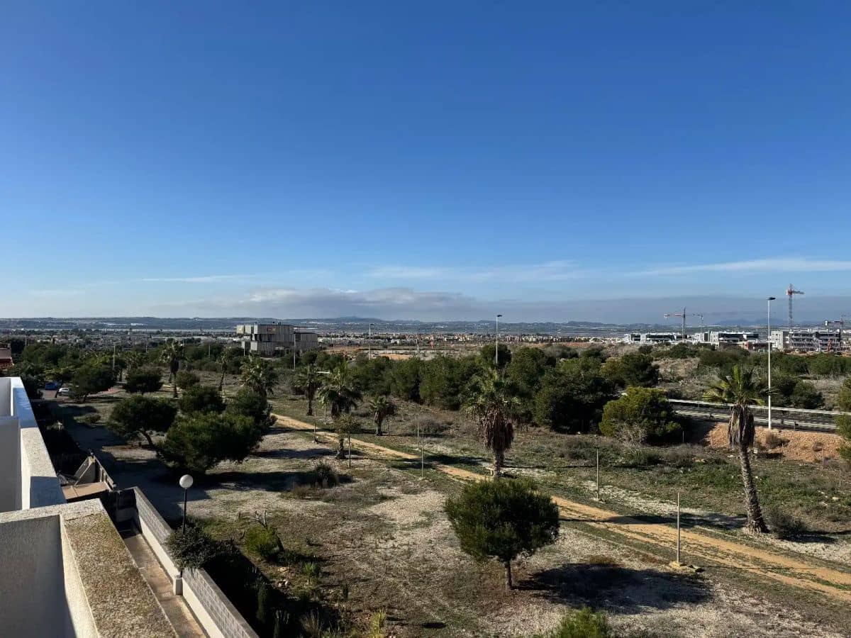 2 soveværelse Byhus til salg i Torrevieja med swimmingpool garage - € 319.000 (Ref: 9913813)