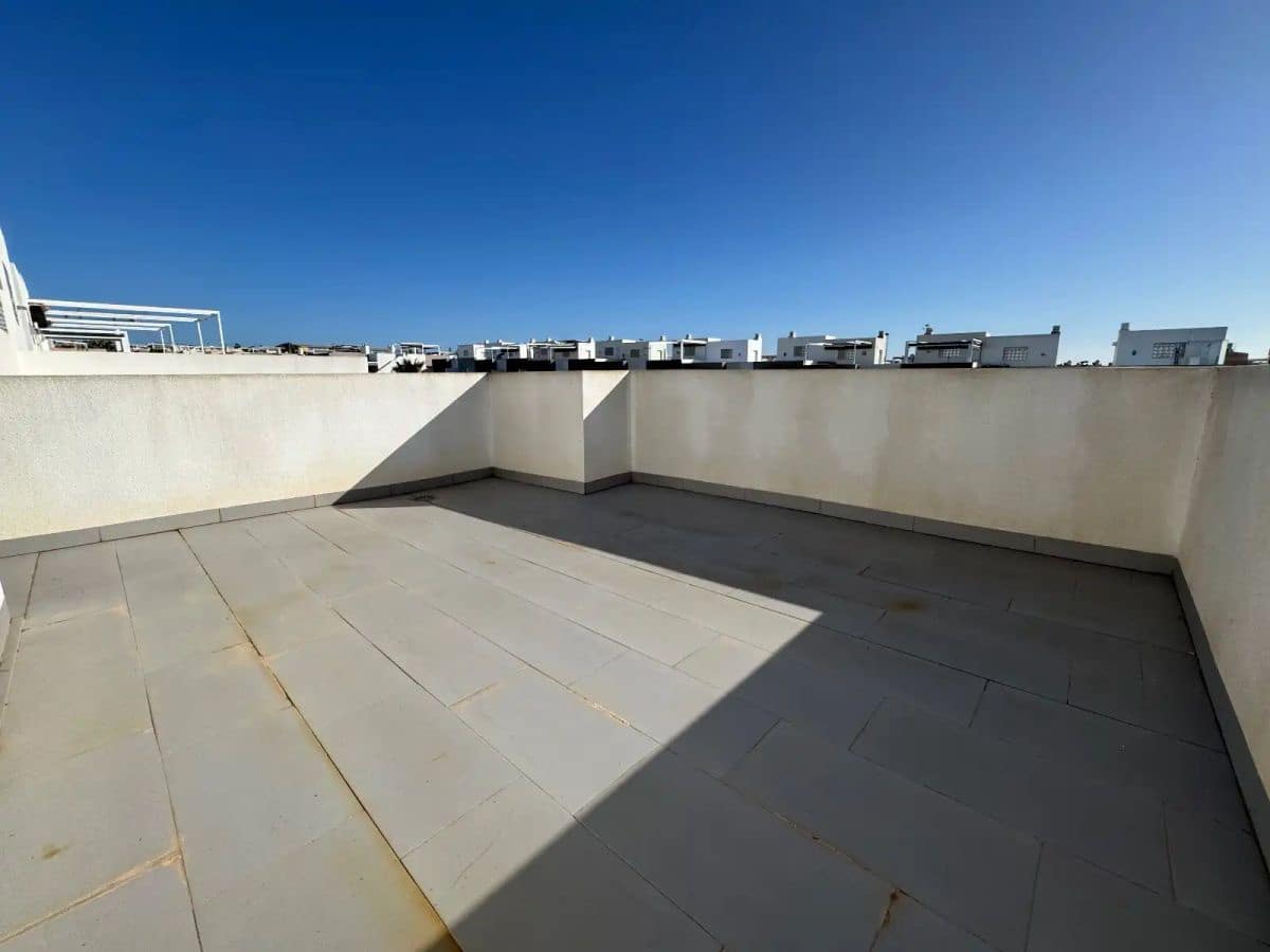 2 soveværelse Byhus til salg i Torrevieja med swimmingpool garage - € 319.000 (Ref: 9913813)