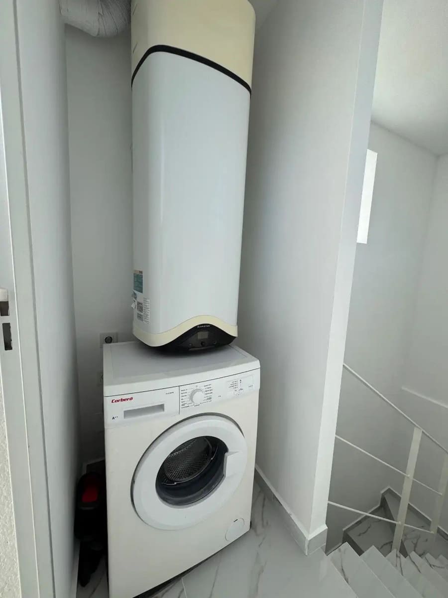2 soveværelse Byhus til salg i Torrevieja med swimmingpool garage - € 319.000 (Ref: 9913813)