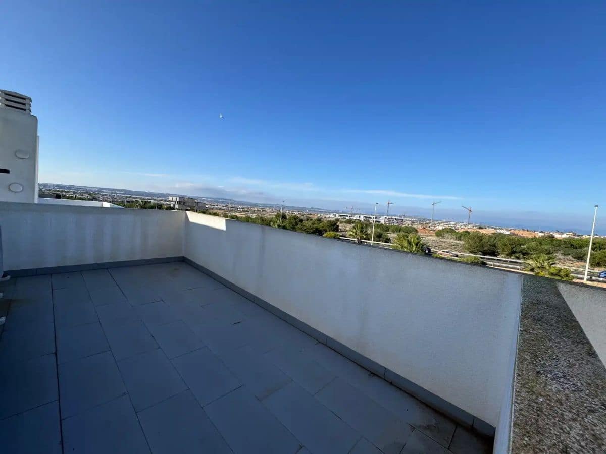 2 soveværelse Byhus til salg i Torrevieja med swimmingpool garage - € 319.000 (Ref: 9913813)