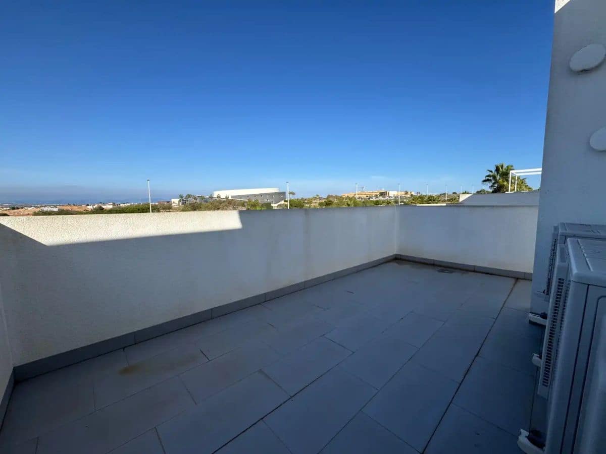 2 soveværelse Byhus til salg i Torrevieja med swimmingpool garage - € 319.000 (Ref: 9913813)
