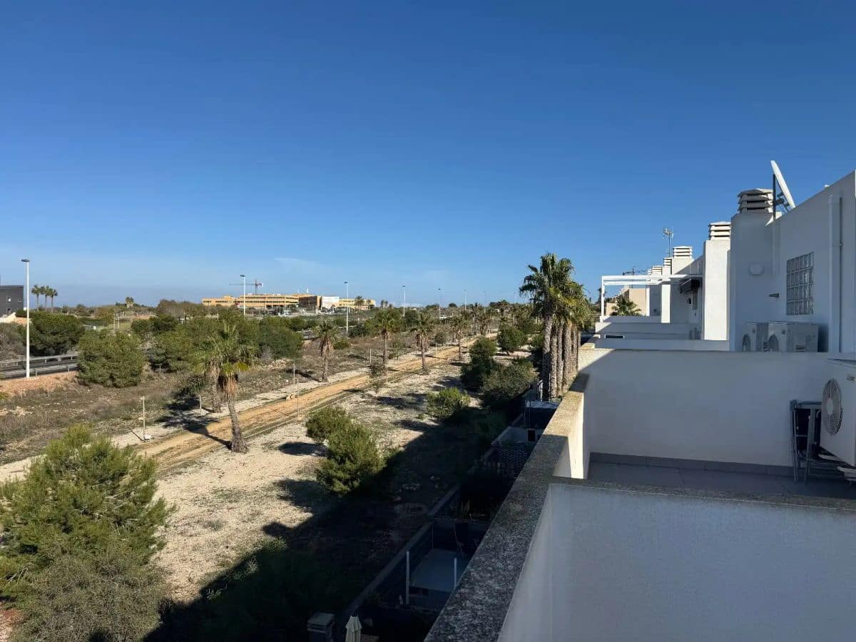 2 soveværelse Byhus til salg i Torrevieja med swimmingpool garage - € 319.000 (Ref: 9913813)