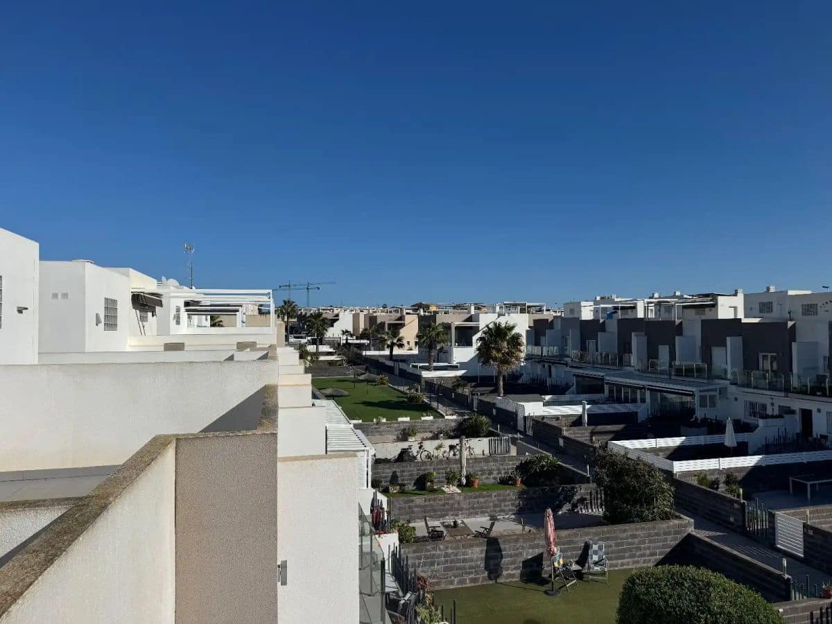 2 soveværelse Byhus til salg i Torrevieja med swimmingpool garage - € 319.000 (Ref: 9913813)