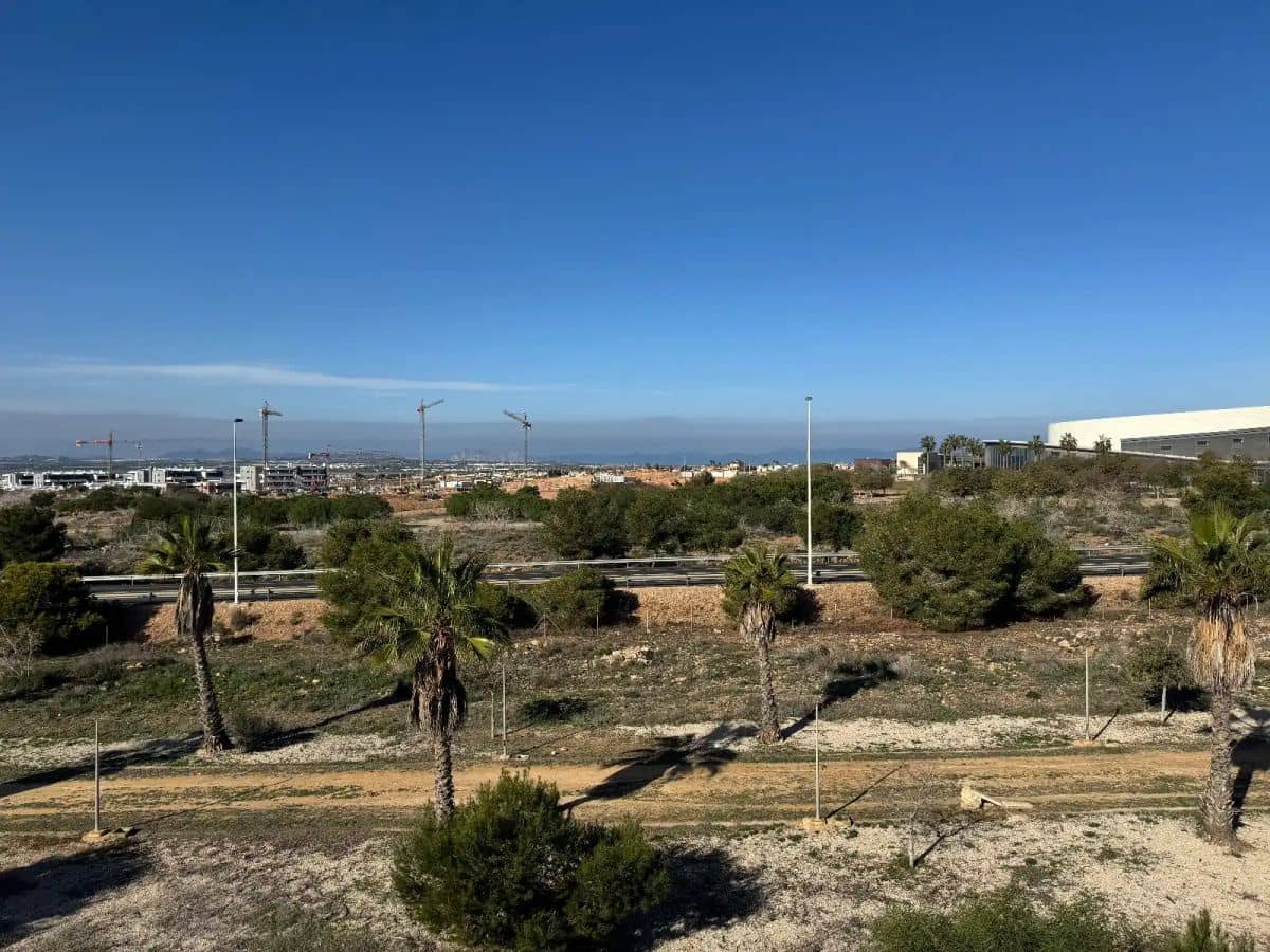 2 soveværelse Byhus til salg i Torrevieja med swimmingpool garage - € 319.000 (Ref: 9913813)
