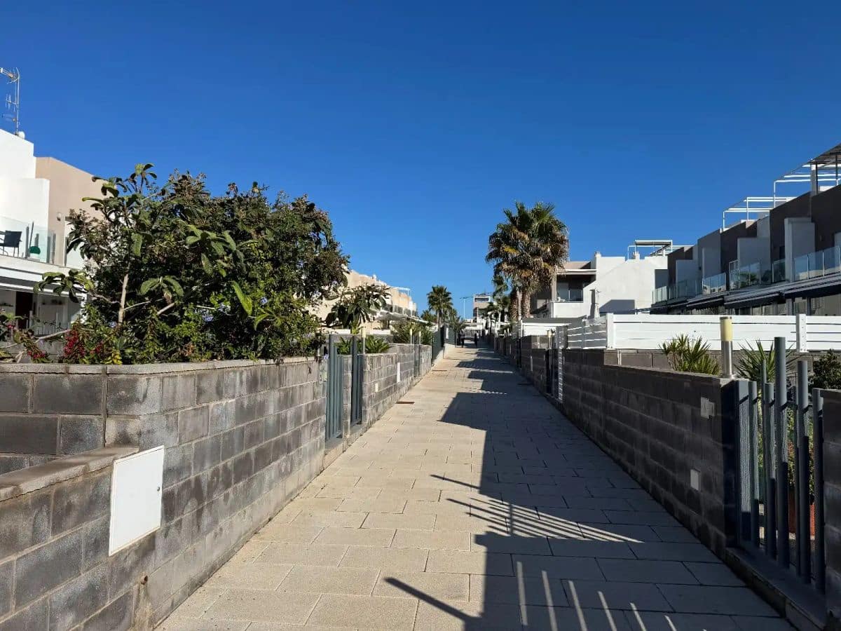 2 soveværelse Byhus til salg i Torrevieja med swimmingpool garage - € 319.000 (Ref: 9913813)