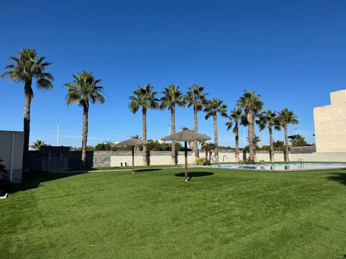 2 soveværelse Byhus til salg i Torrevieja med swimmingpool garage - € 319.000 (Ref: 9913813)