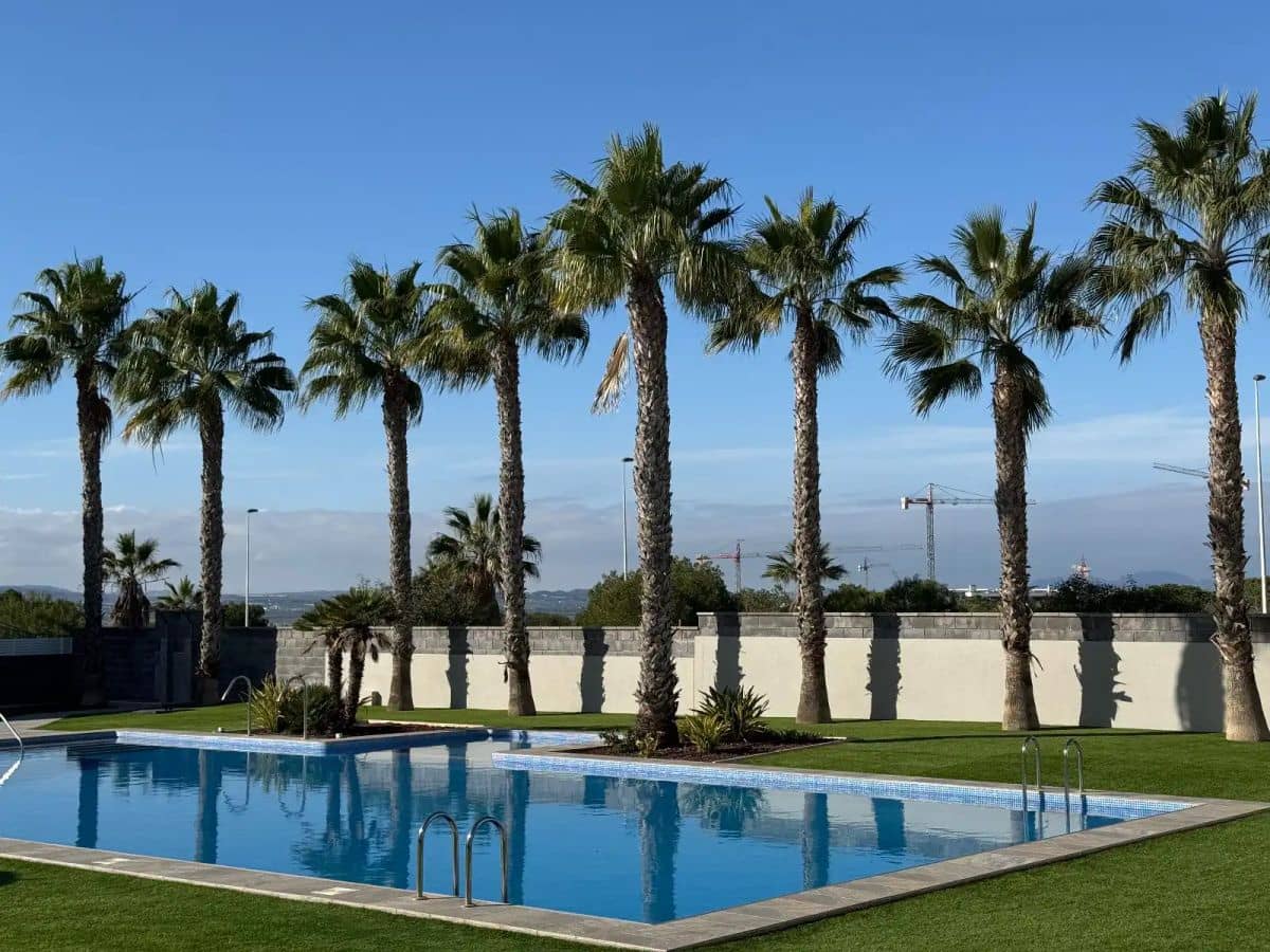 2 soveværelse Byhus til salg i Torrevieja med swimmingpool garage - € 319.000 (Ref: 9913813)