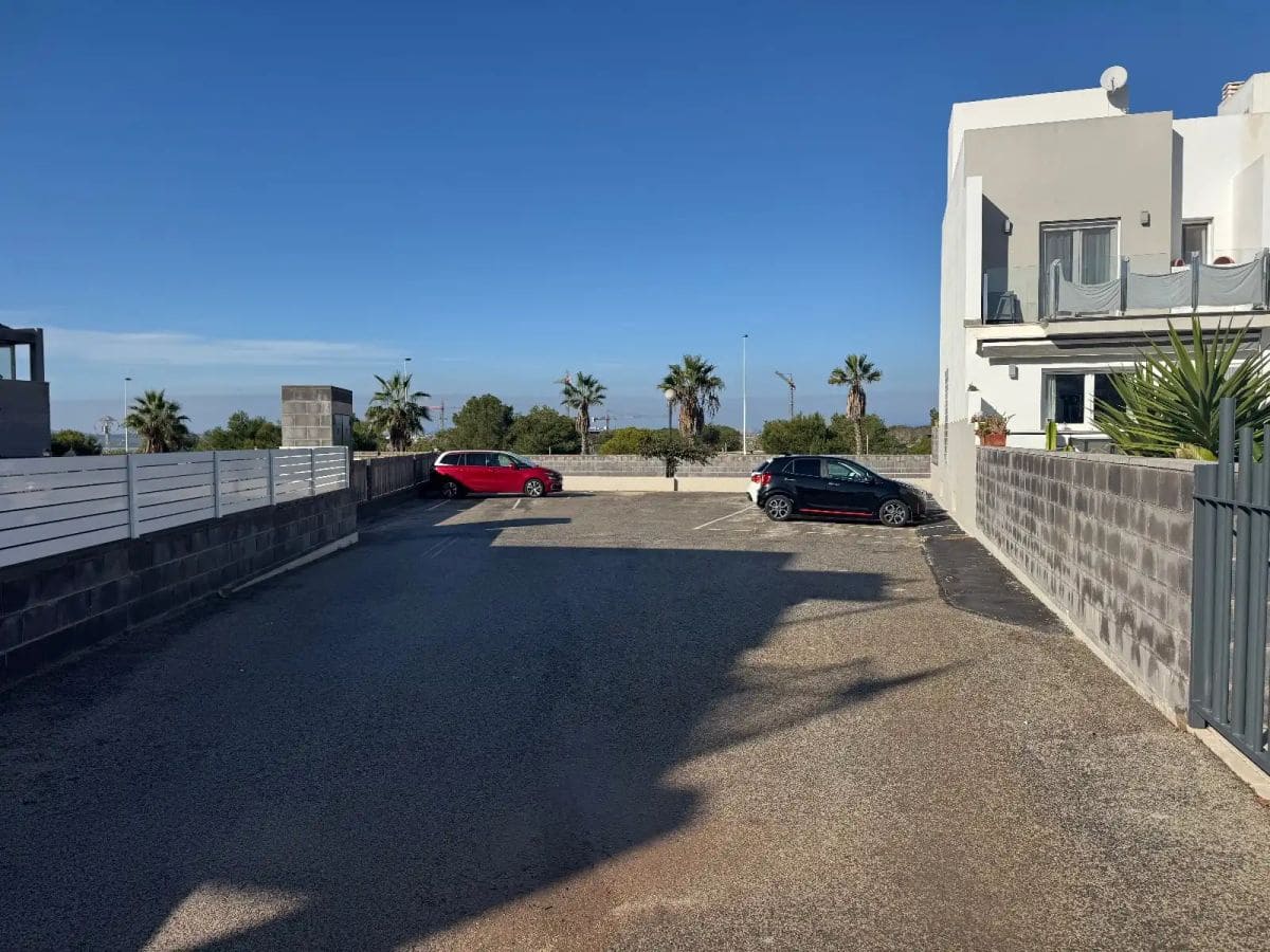 2 soveværelse Byhus til salg i Torrevieja med swimmingpool garage - € 319.000 (Ref: 9913813)