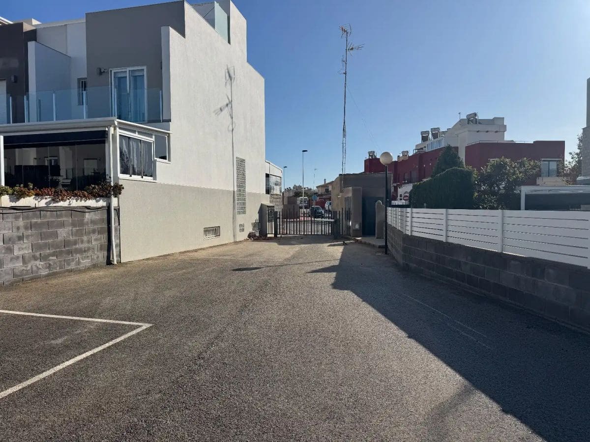 2 soveværelse Byhus til salg i Torrevieja med swimmingpool garage - € 319.000 (Ref: 9913813)