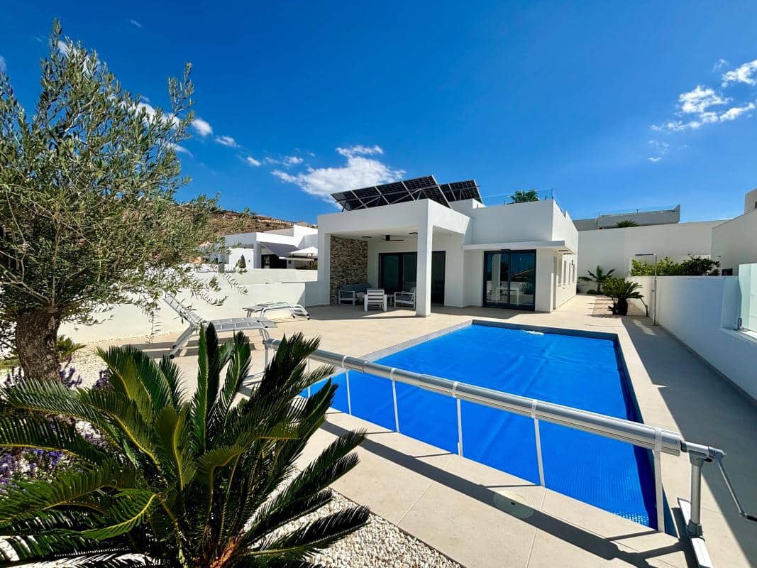 3 slaapkamer Villa te koop in Benijofar met zwembad - € 589.000 (Ref: 9913870)