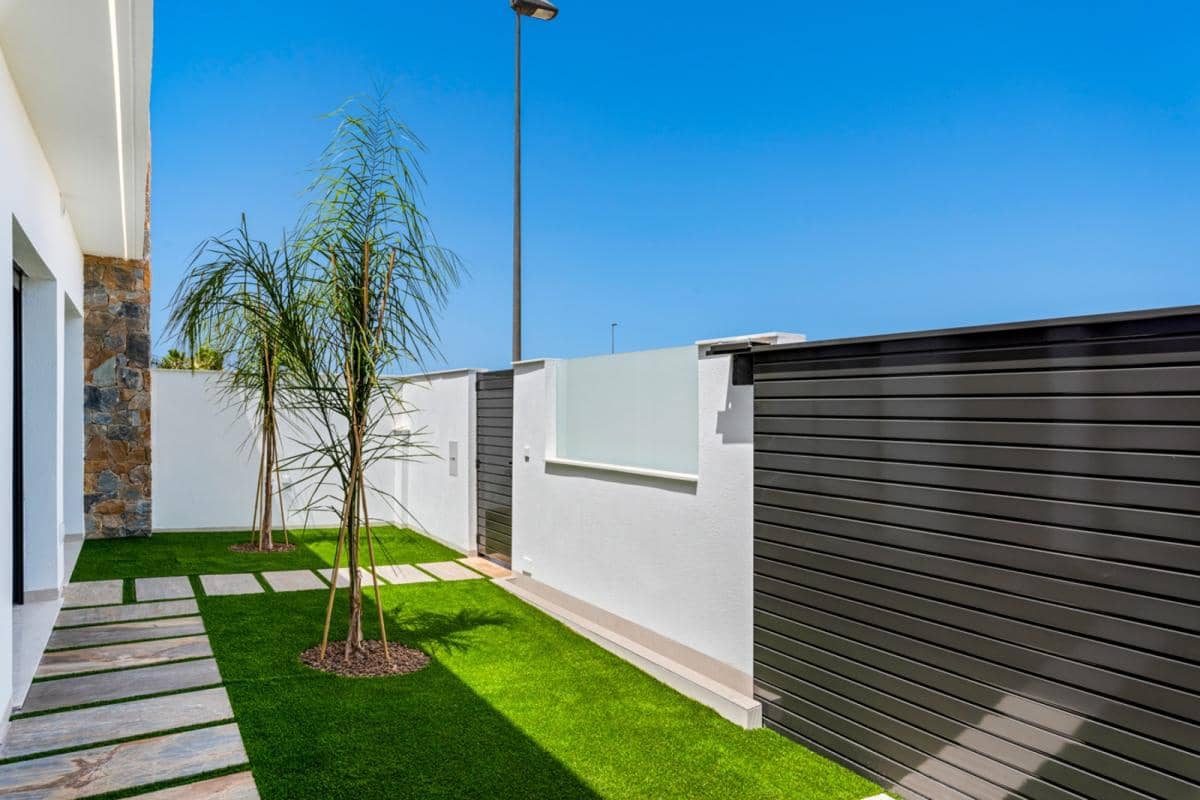 3 sovrum Villa till salu i Los Alcazares med pool - 499 900 € (Ref: 9913957)