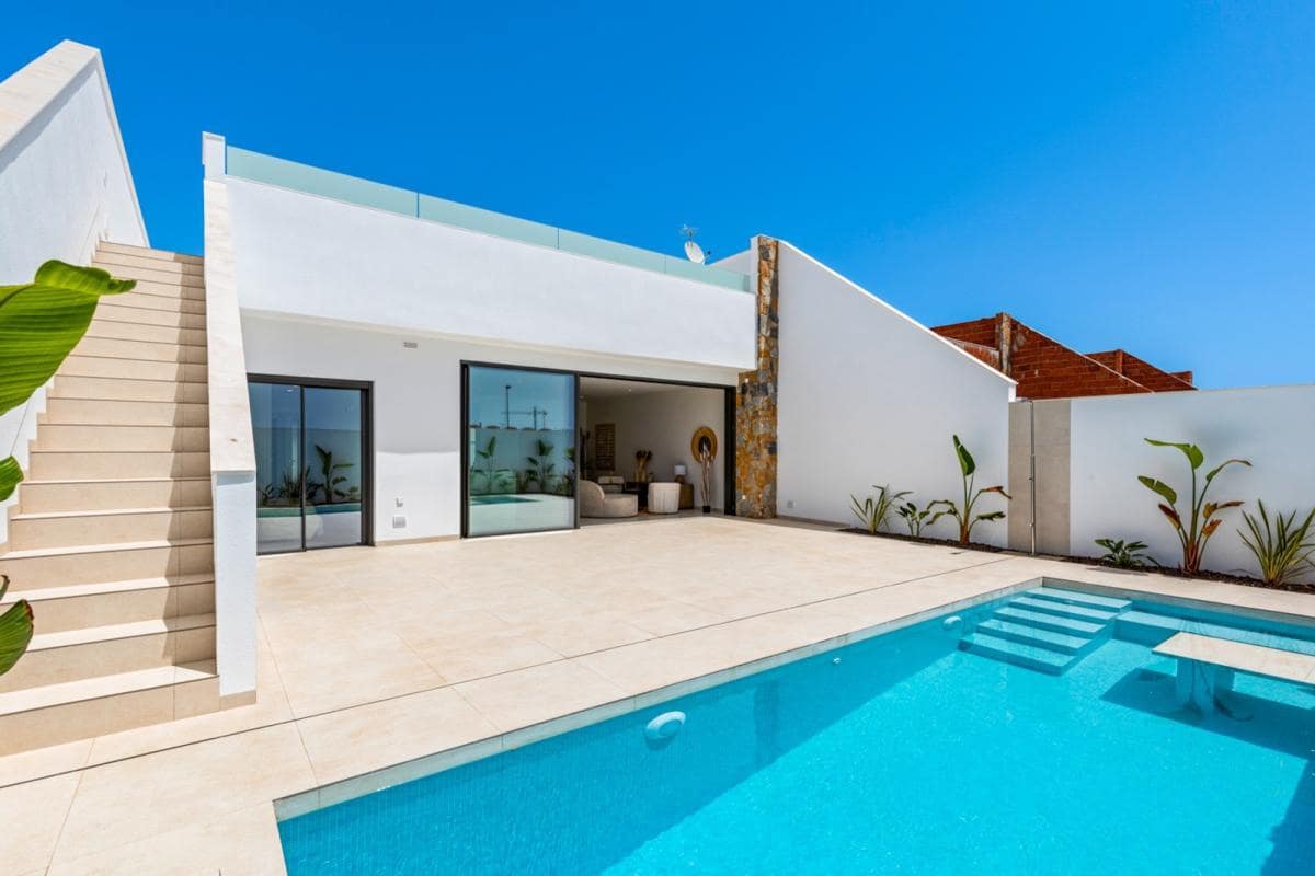 3 sovrum Villa till salu i Los Alcazares med pool - 499 900 € (Ref: 9913957)