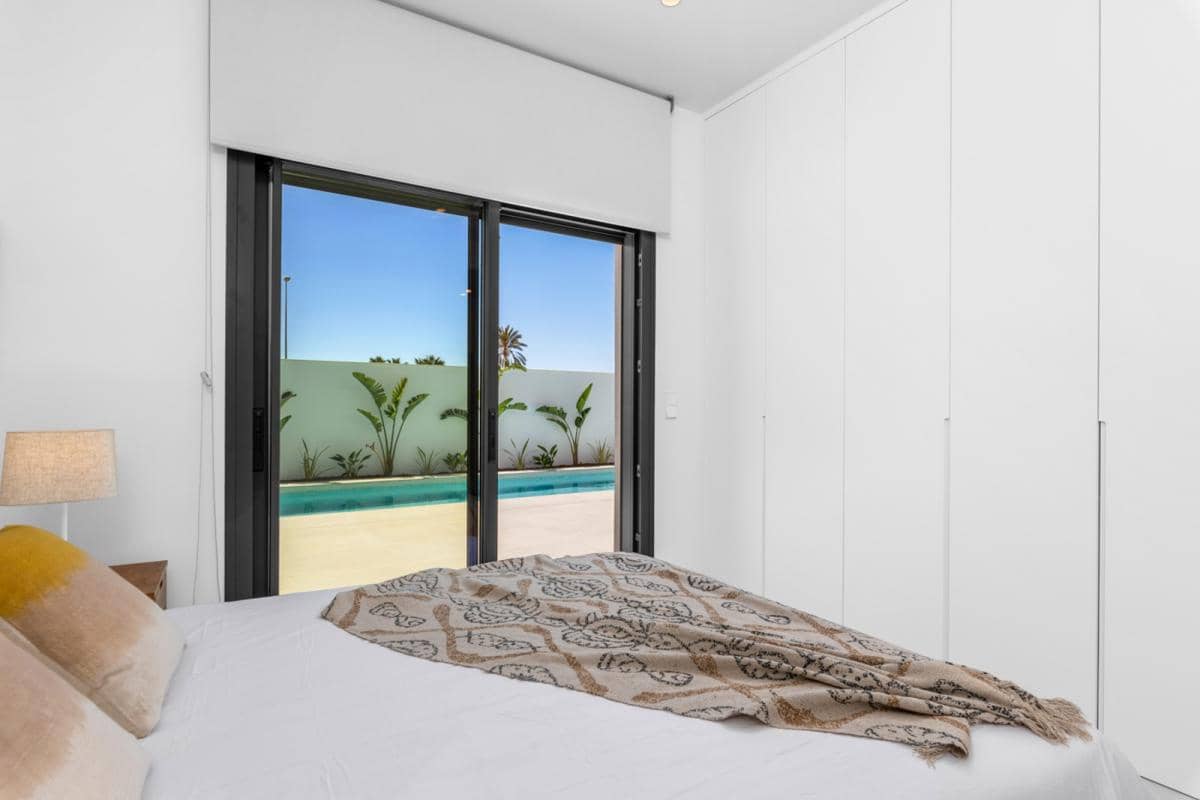 3 sovrum Villa till salu i Los Alcazares med pool - 499 900 € (Ref: 9913957)