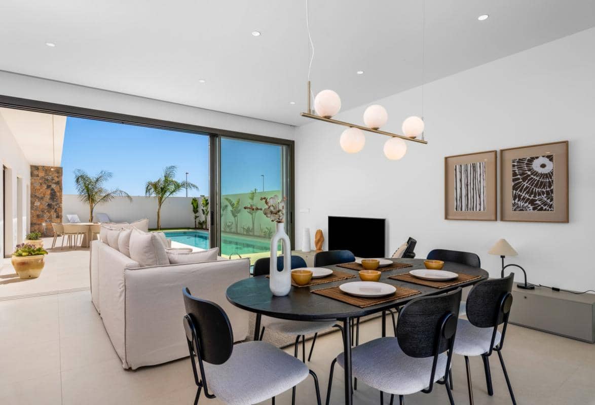 3 sovrum Villa till salu i Los Alcazares med pool - 499 900 € (Ref: 9913957)