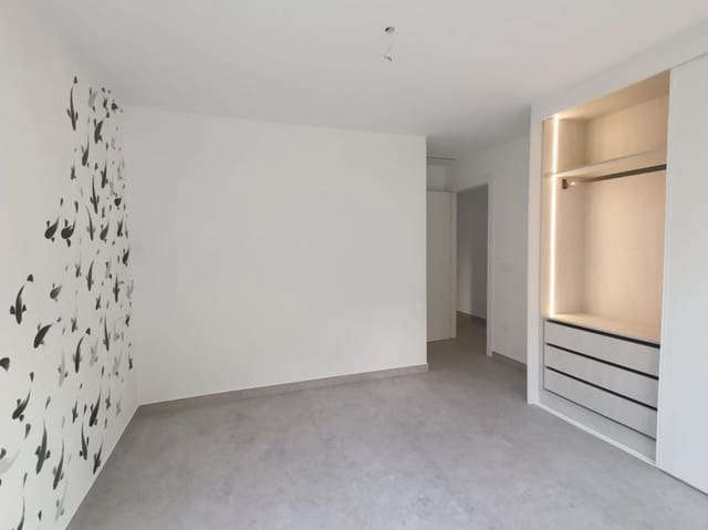 Apartamento de 3 habitaciones en Aguas Nuevas, Torrevieja en venta con piscina garaje - 300.000 € (Ref: 9913963)