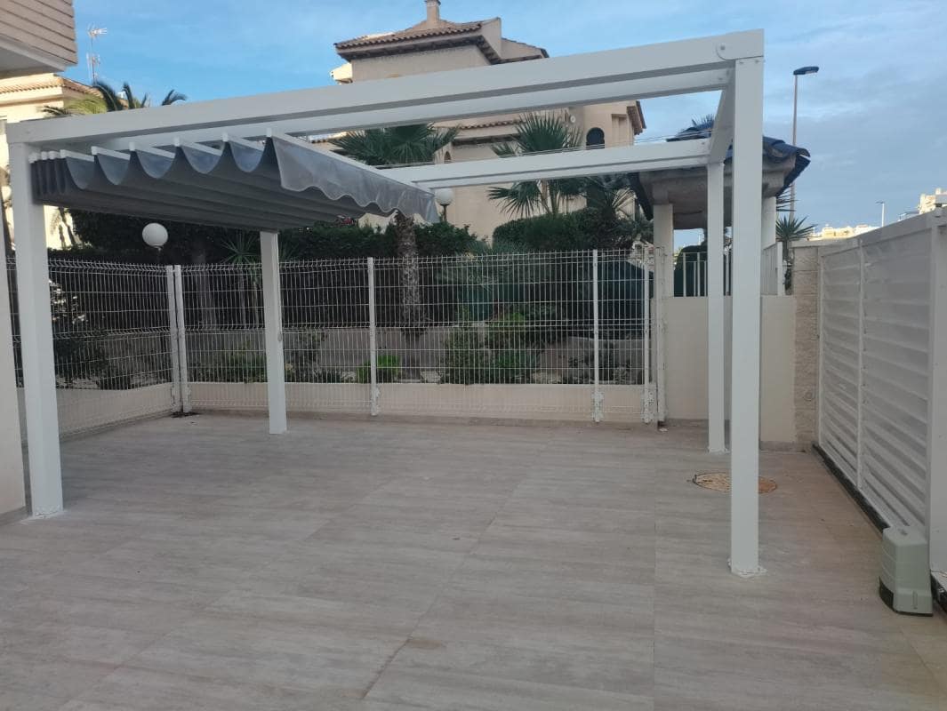 3 soverom Leilighet til salgs i Torrevieja med svømmebasseng garasje - € 300 000 (Ref: 9913963)