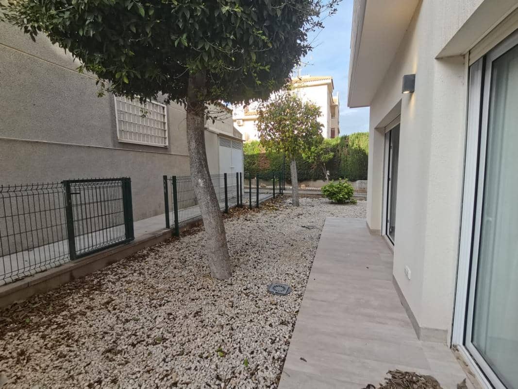 3 soverom Leilighet til salgs i Torrevieja med svømmebasseng garasje - € 300 000 (Ref: 9913963)