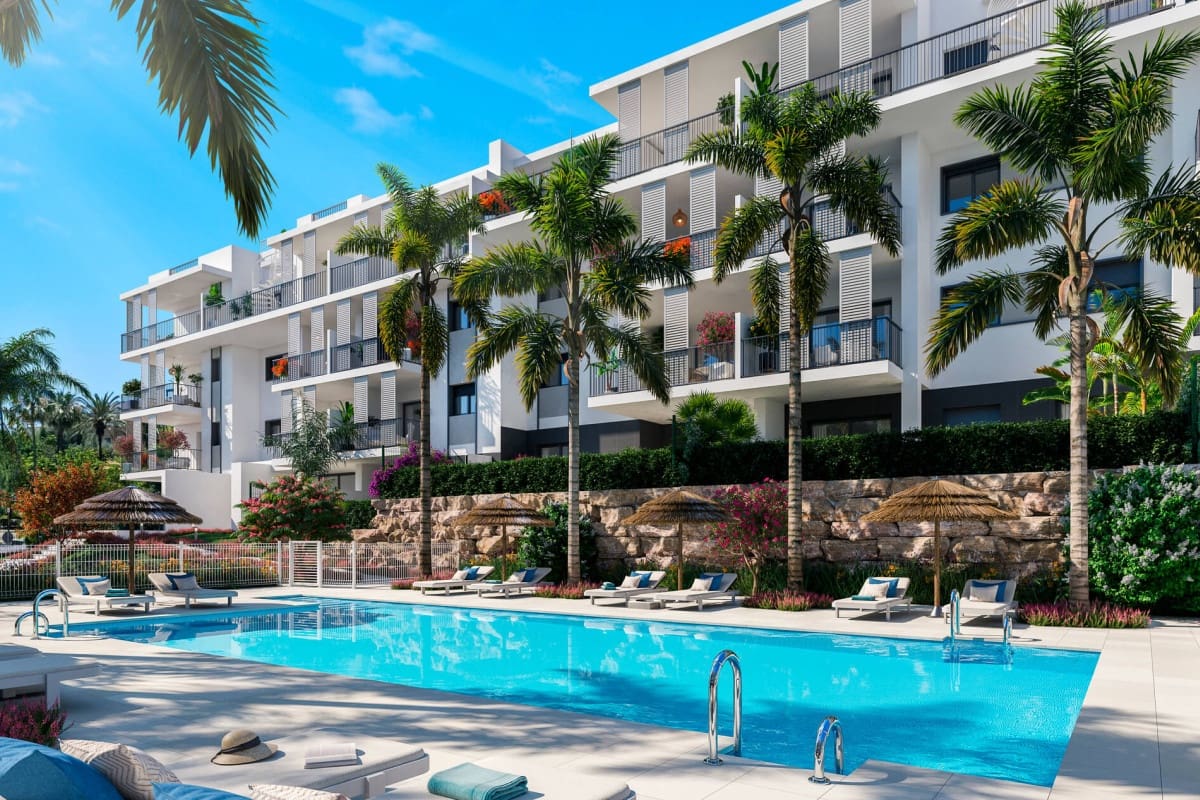 Apartamento de 3 habitaciones en Estepona en venta con piscina garaje - 575.000 € (Ref: 9913967)